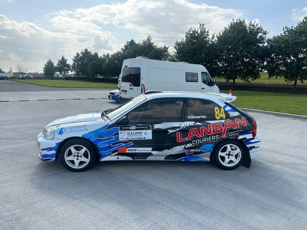 Jason Gorham and John Kilmartin's Honda Civic in Langan Couriers & The Pallet Network livery.